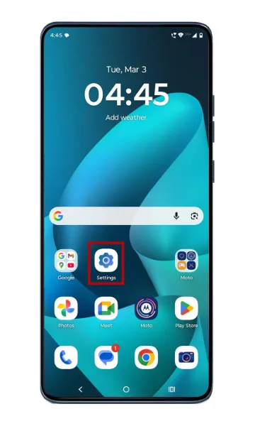Motorola Home screen with the Settings app highlighted